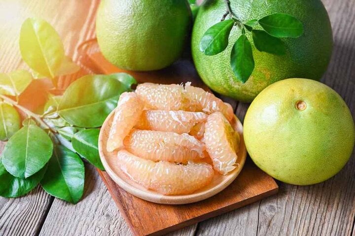 Bưởi nhiều công dụng nhưng nhóm người này không nên ăn - Ảnh 1. Bưởi nhiều công dụng nhưng nhóm người này không nên ăn - Ảnh 1.