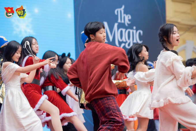 Ngôi trường cấp 3 vang danh quận Hoàn Kiếm, lọt top điểm chuẩn cao nhất 2023, là cái nôi đào tạo ra nhiều Hoa hậu- Ảnh 3. Ngôi trường cấp 3 vang danh quận Hoàn Kiếm, lọt top điểm chuẩn cao nhất 2023, là cái nôi đào tạo ra nhiều Hoa hậu- Ảnh 3.