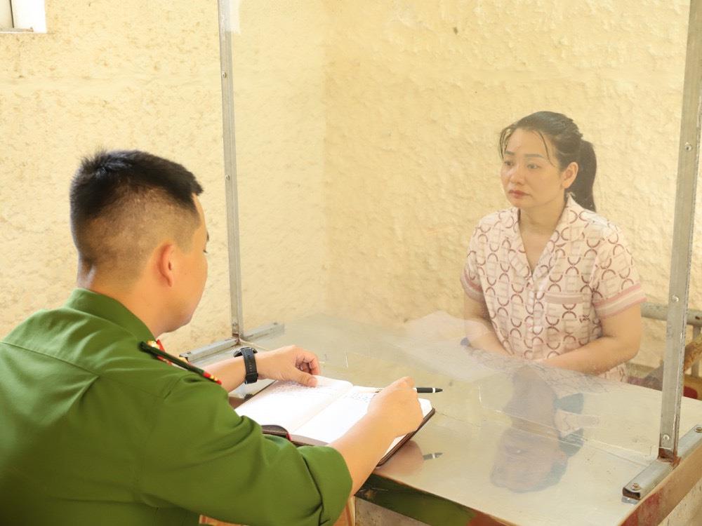 7.000 người "sập bẫy" đường dây bán điện thoại giả mạo trên mạng xã hội - Ảnh 2. 7.000 người "sập bẫy" đường dây bán điện thoại giả mạo trên mạng xã hội - Ảnh 2.