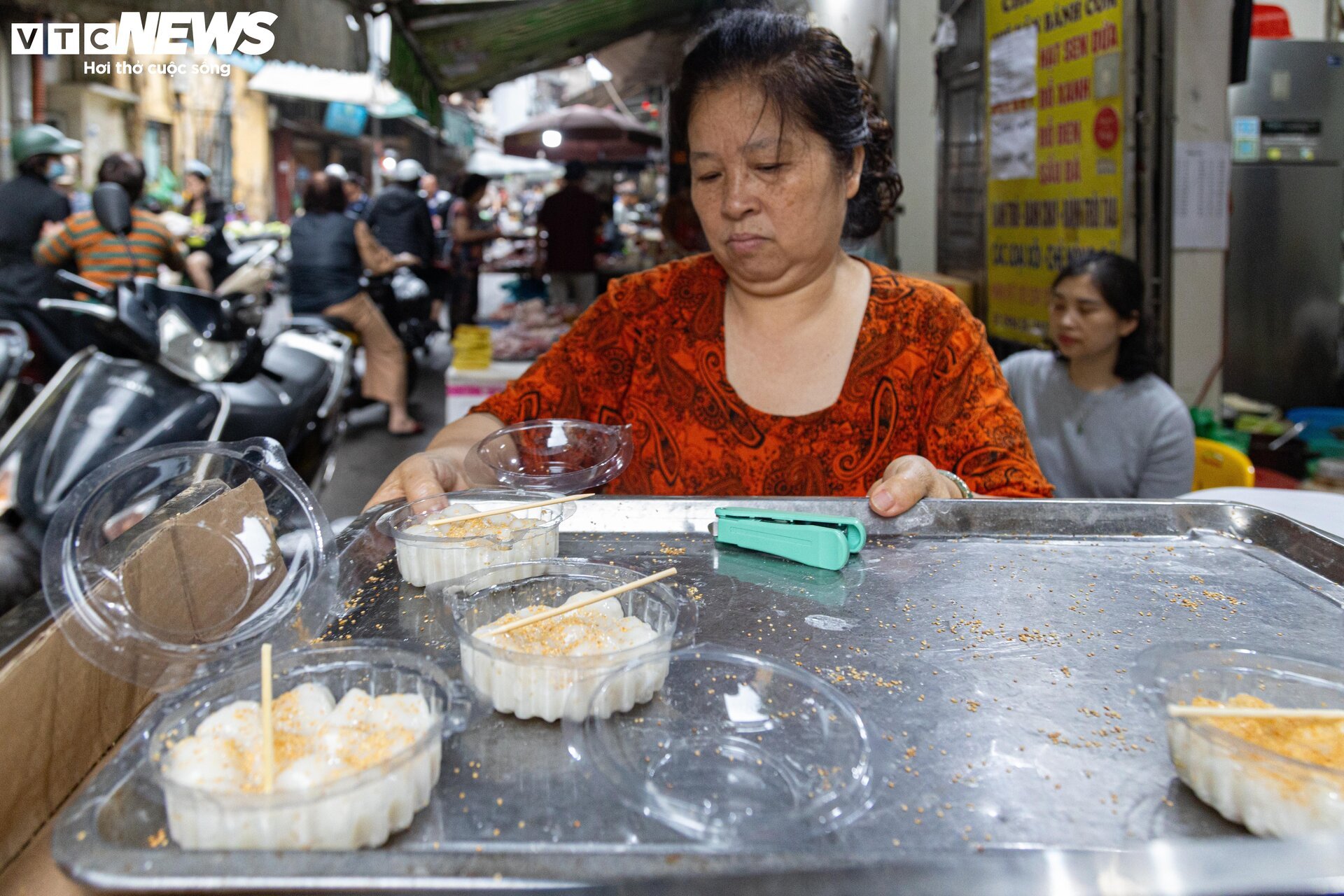 Tiêu thụ cả tạ bột làm bánh trôi, bánh chay nhân dịp Tết Hàn thực - Ảnh 9.