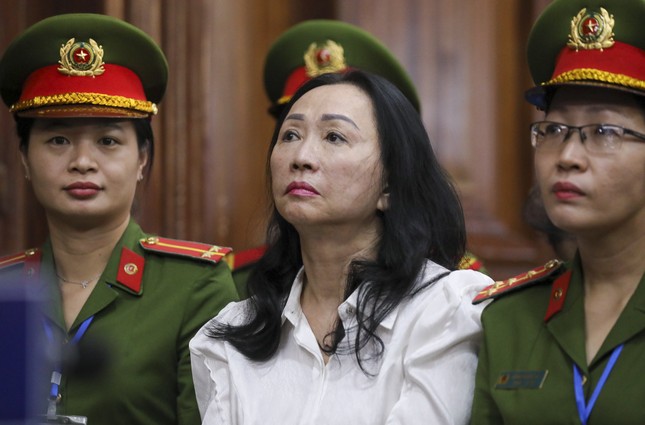 Tòa bác quan điểm bào chữa bà Trương Mỹ Lan không tham ô tài sản - Ảnh 3.