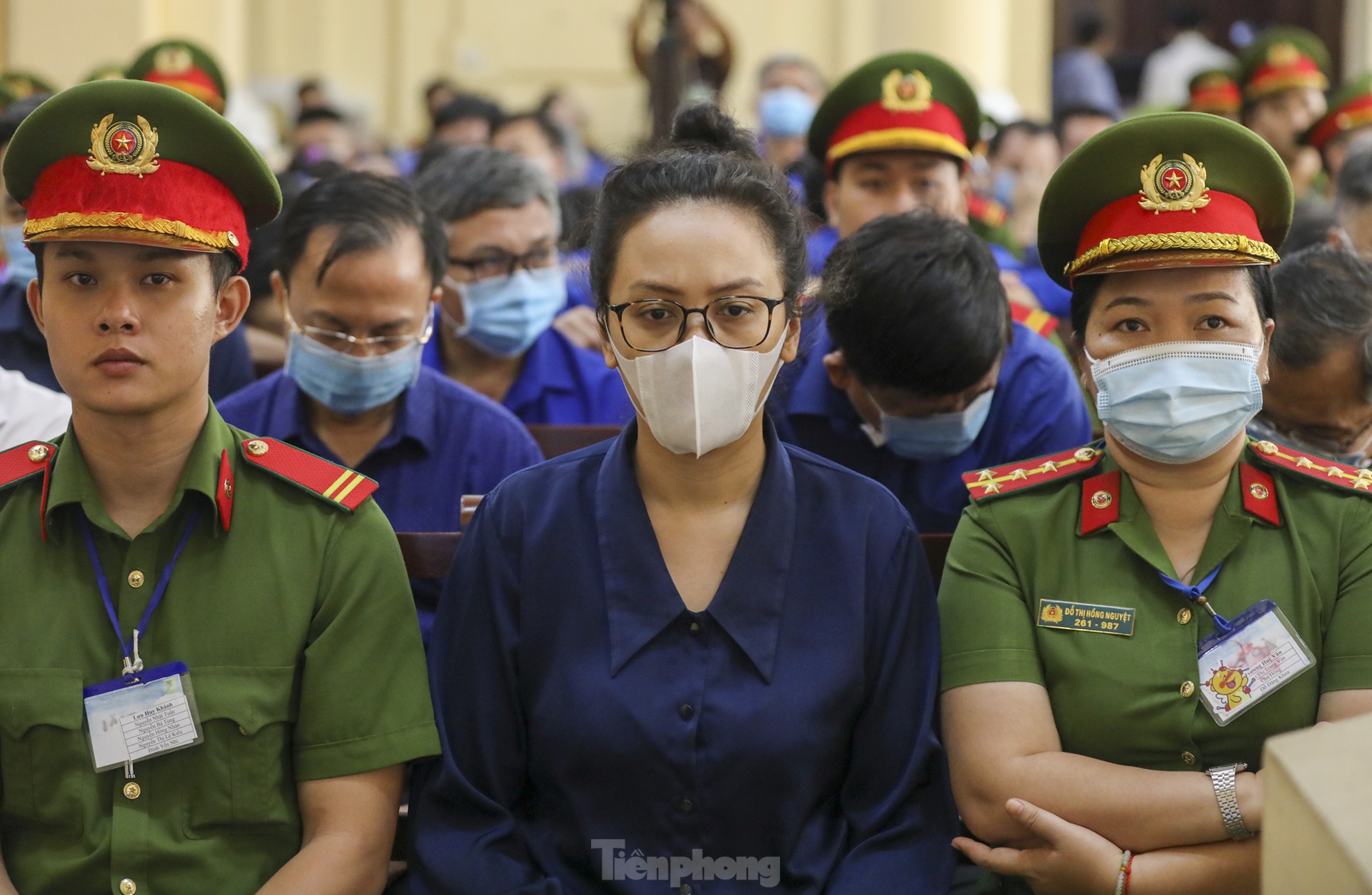 Hình ảnh bà Trương Mỹ Lan cùng các bị cáo trước giờ tuyên án - Ảnh 9.