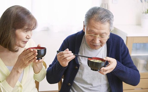 Người có tuổi thọ ngắn thường có 3 thói quen này: Học người Nhật 2 việc để sở hữu Người có tuổi thọ ngắn thường có 3 thói quen này: Học người Nhật 2 việc để sở hữu