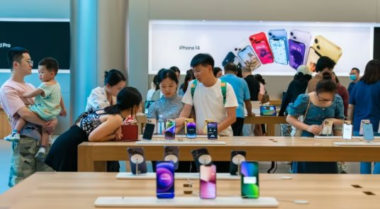Tung ưu đãi hoàn tiền gần 3 triệu đồng cho người mua iPhone 15 tại quốc gia châu Á này, Apple bị chỉ trích vì thiên vị - Ảnh 1.