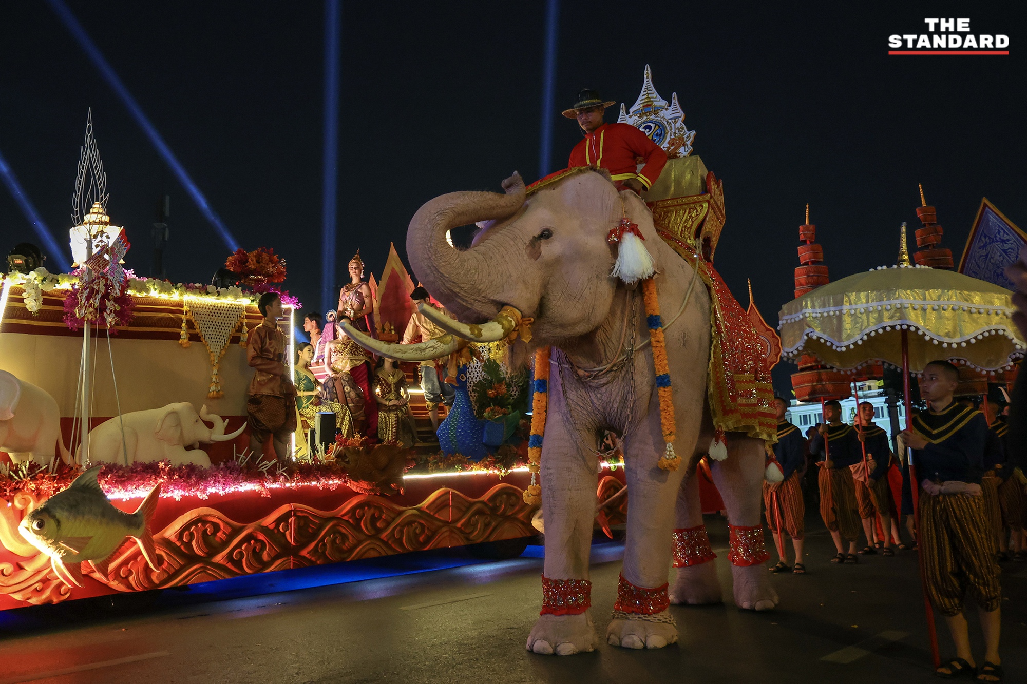 Lễ hội Songkran 2024: Dòng người ùn ùn đổ ra đường, Thái Lan chính thức khởi động "7 ngày nguy hiểm"- Ảnh 4.