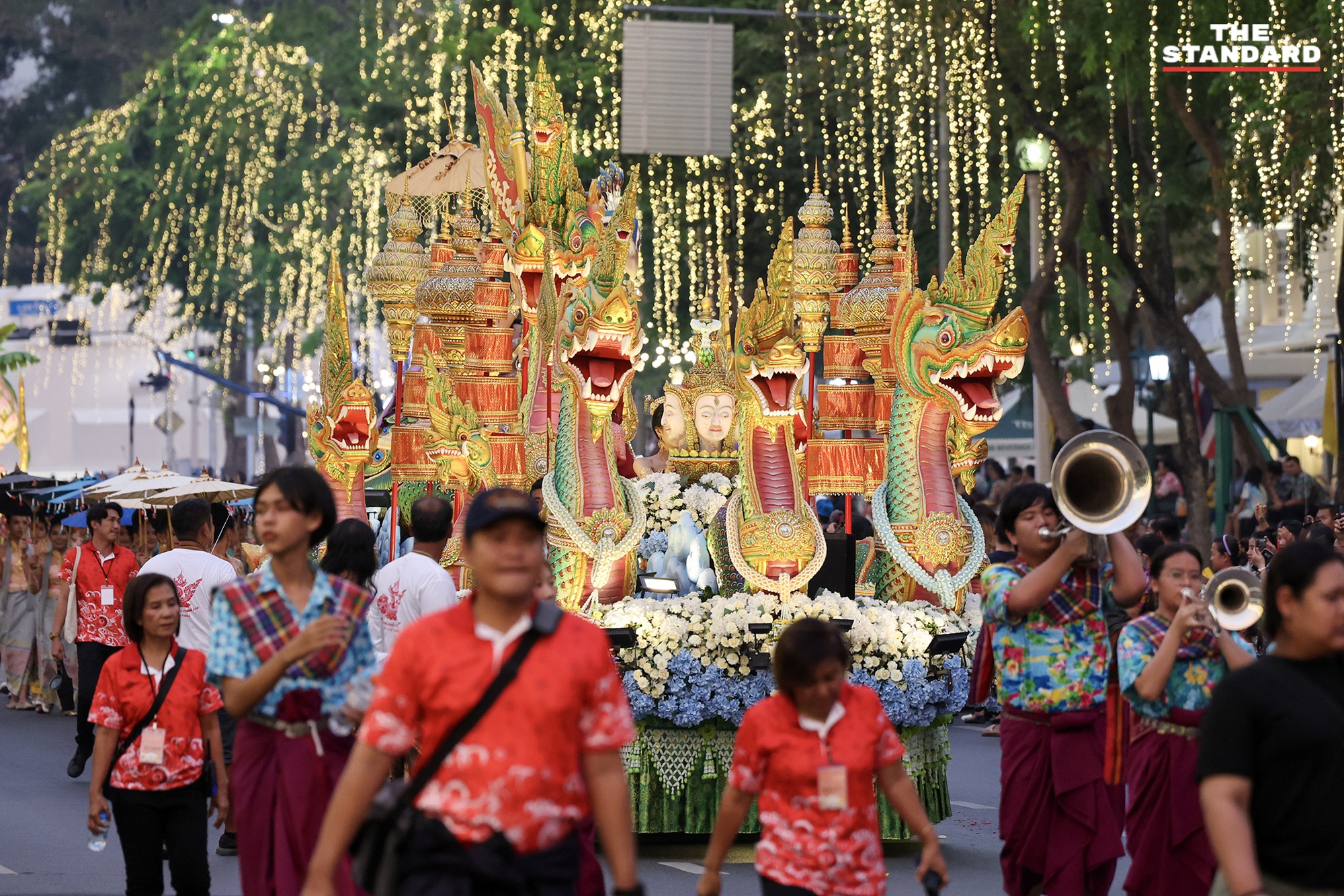 Lễ hội Songkran 2024: Dòng người ùn ùn đổ ra đường, Thái Lan chính thức khởi động "7 ngày nguy hiểm"- Ảnh 3.