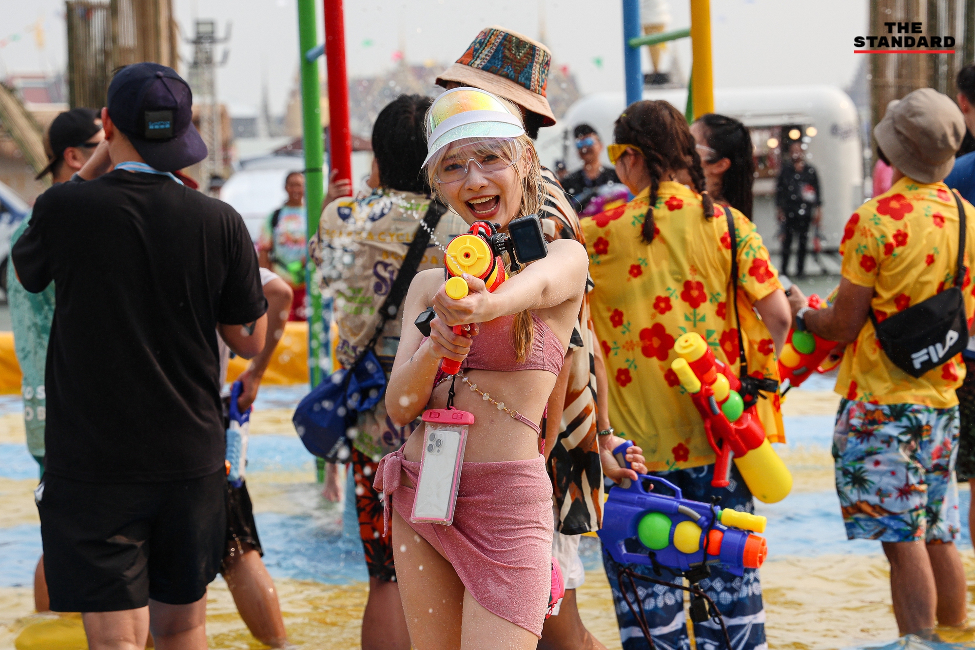 Lễ hội Songkran 2024: Dòng người ùn ùn đổ ra đường, Thái Lan chính thức khởi động "7 ngày nguy hiểm"- Ảnh 1.