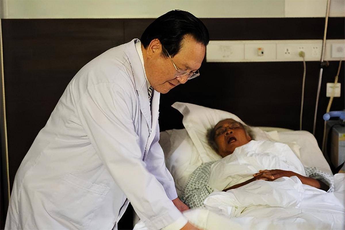 Mắc ung thư gan, giám đốc bệnh viện vẫn khỏe mạnh ở tuổi 84: Bí quyết nhờ thực hiện 3 điều- Ảnh 1.