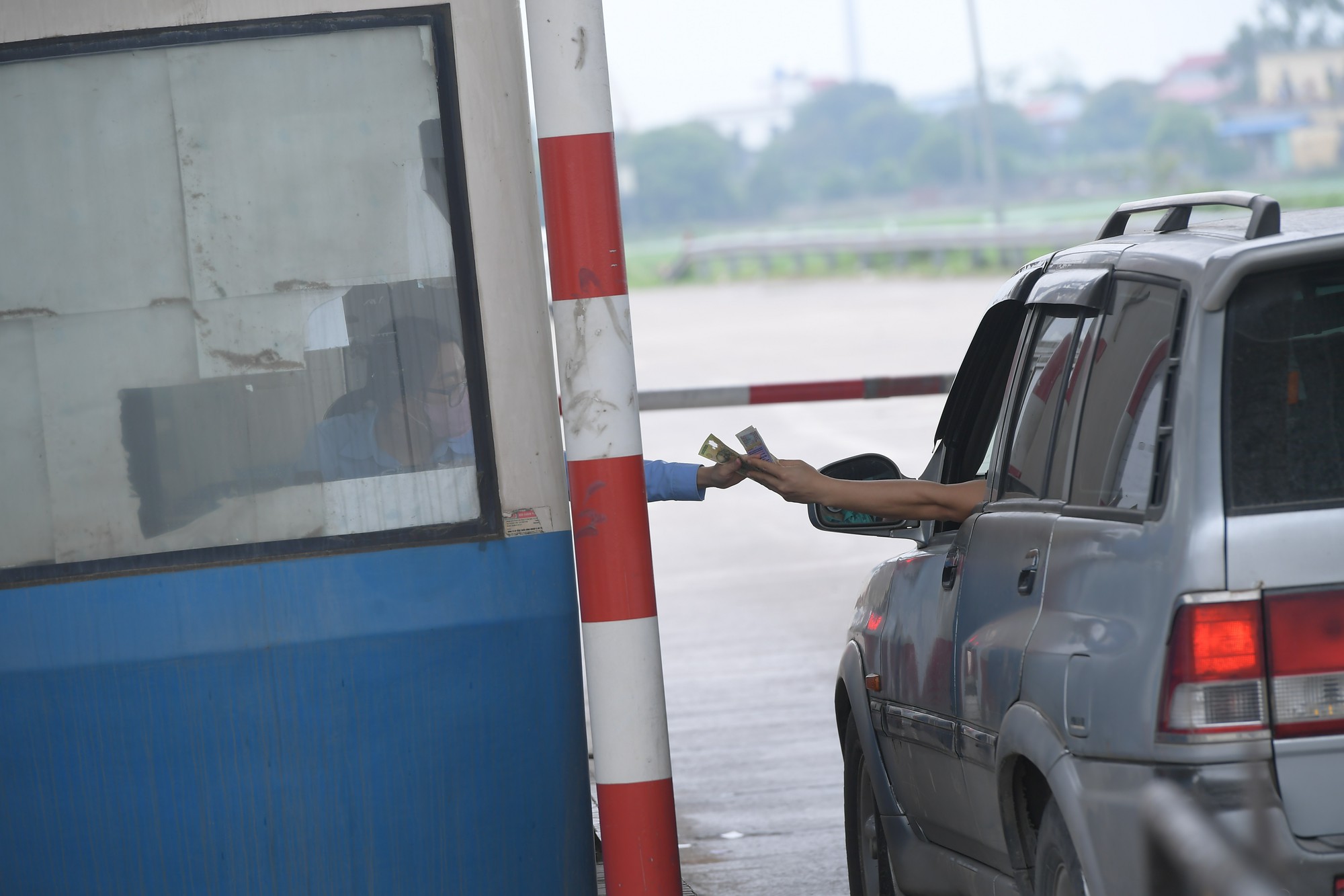 Chìm trong thua lỗ kéo dài, BOT cầu Thái Hà không đủ nguồn lực tài chính để triển khai lắp hệ thống thu phí ETC - Ảnh 2.