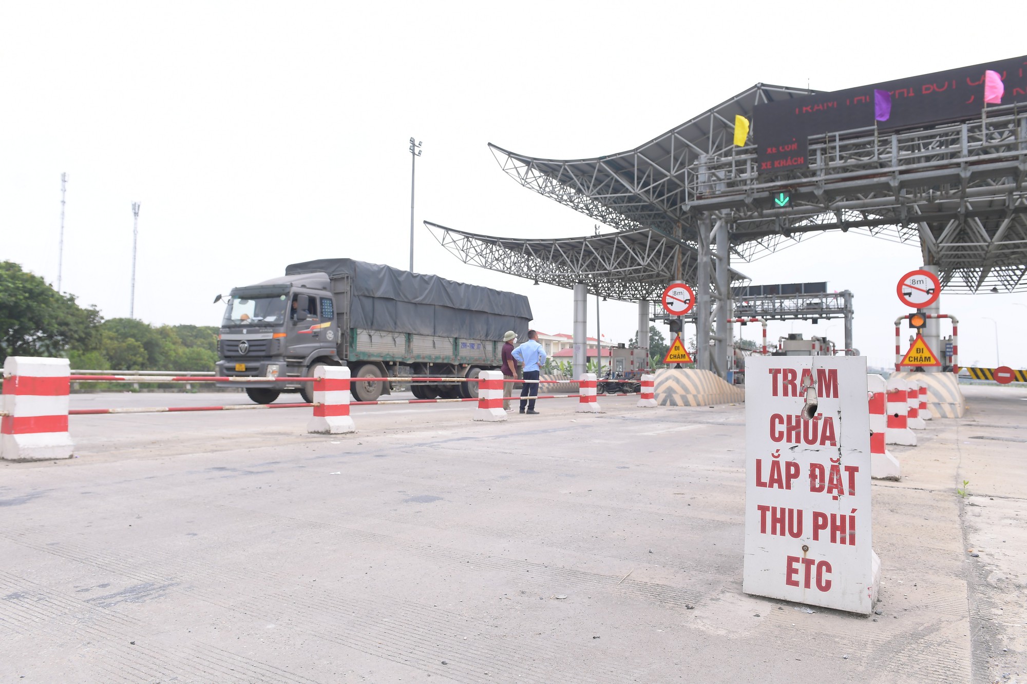 Chìm trong thua lỗ kéo dài, BOT cầu Thái Hà không đủ nguồn lực tài chính để triển khai lắp hệ thống thu phí ETC - Ảnh 3.