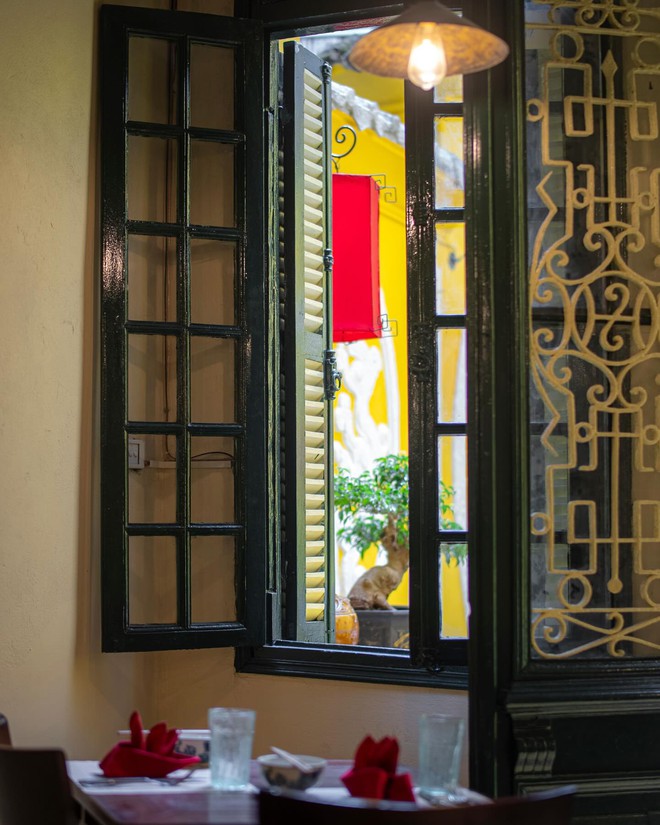 Nhà hàng ở Hà Nội mà CEO Apple Tim Cook vừa ghé uống cà phê: Nằm giữa phố cổ, nổi bật với kiến trúc độc đáo - Ảnh 7.