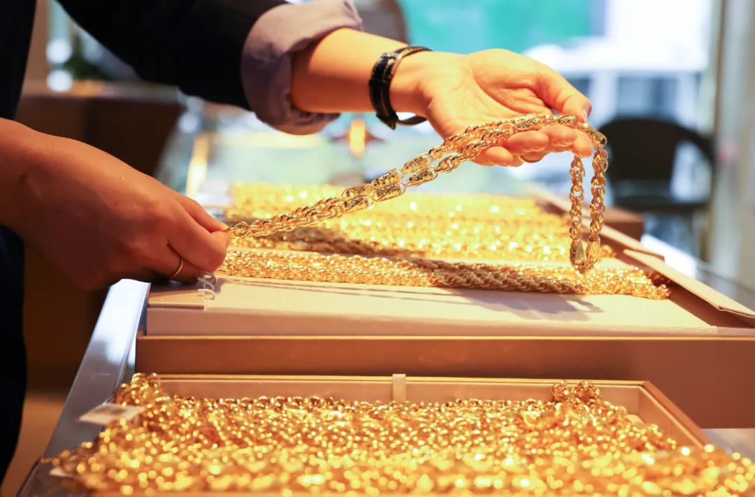 Một người chi 1,8 tỷ gom vàng miếng: Cảnh sát Trung Quốc khuyến cáo các chủ tiệm vàng phải cảnh giác- Ảnh 2.