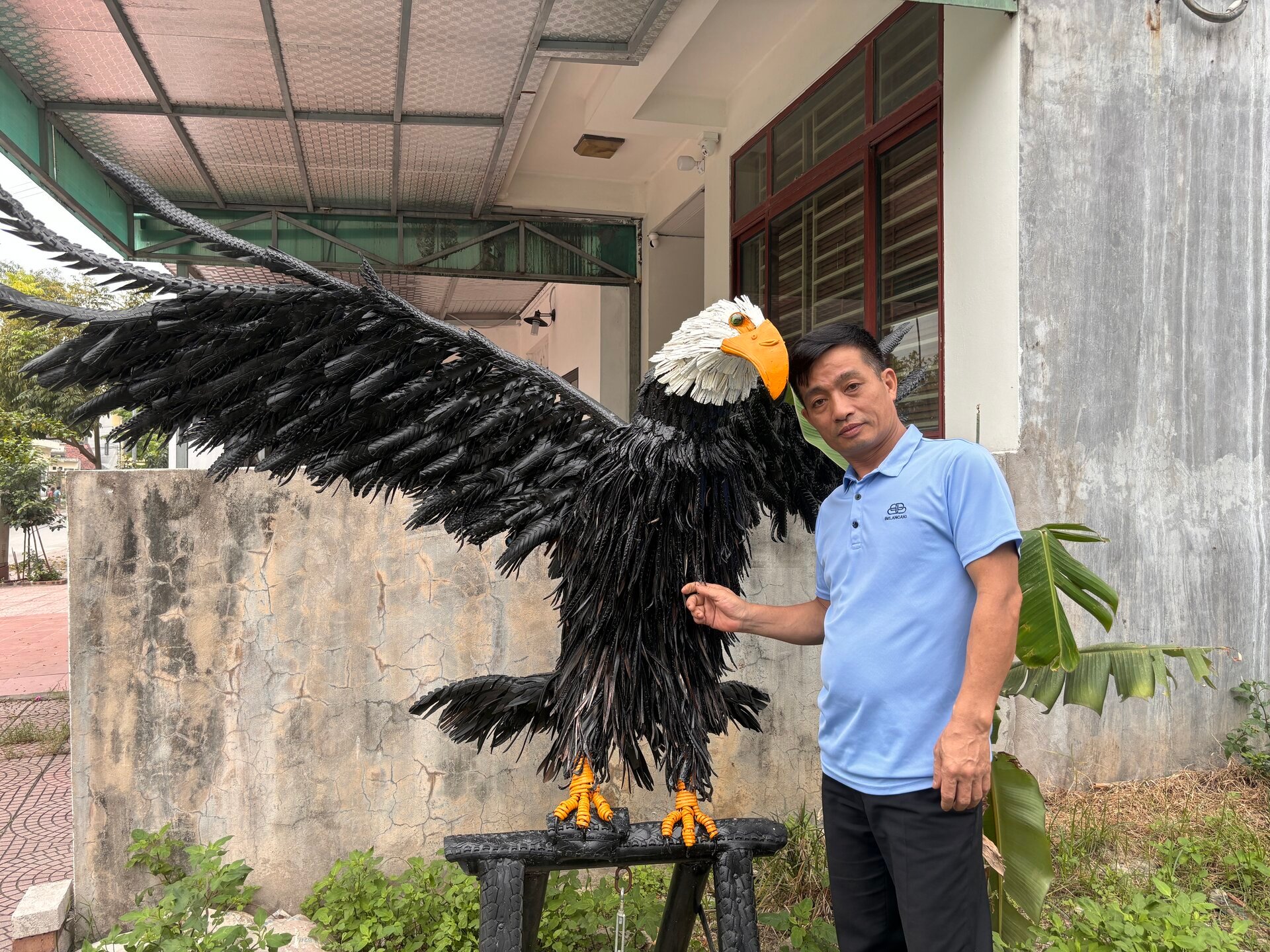 Ông chủ 'sở thú lốp xe' và đam mê sáng tạo từ vật liệu tái chế - Ảnh 2. Ông chủ 'sở thú lốp xe' và đam mê sáng tạo từ vật liệu tái chế - Ảnh 2.