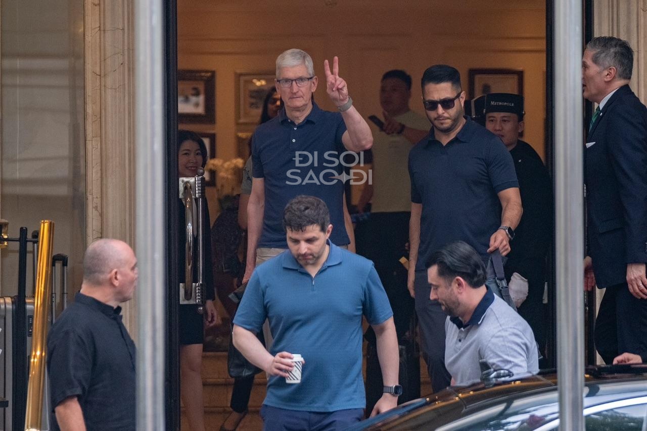 Clip: Cận cảnh CEO Tim Cook lên chuyên cơ riêng rời Việt Nam, kết thúc 2 ngày với lịch trình kín mít - Ảnh 4.