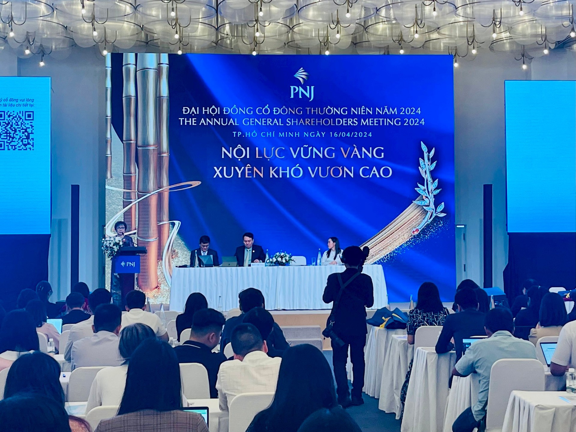 Tổng giám đốc PNJ: Biên lợi nhuận kinh doanh vàng miếng chưa đến 1% - Ảnh 2. Tổng giám đốc PNJ: Biên lợi nhuận kinh doanh vàng miếng chưa đến 1% - Ảnh 2.