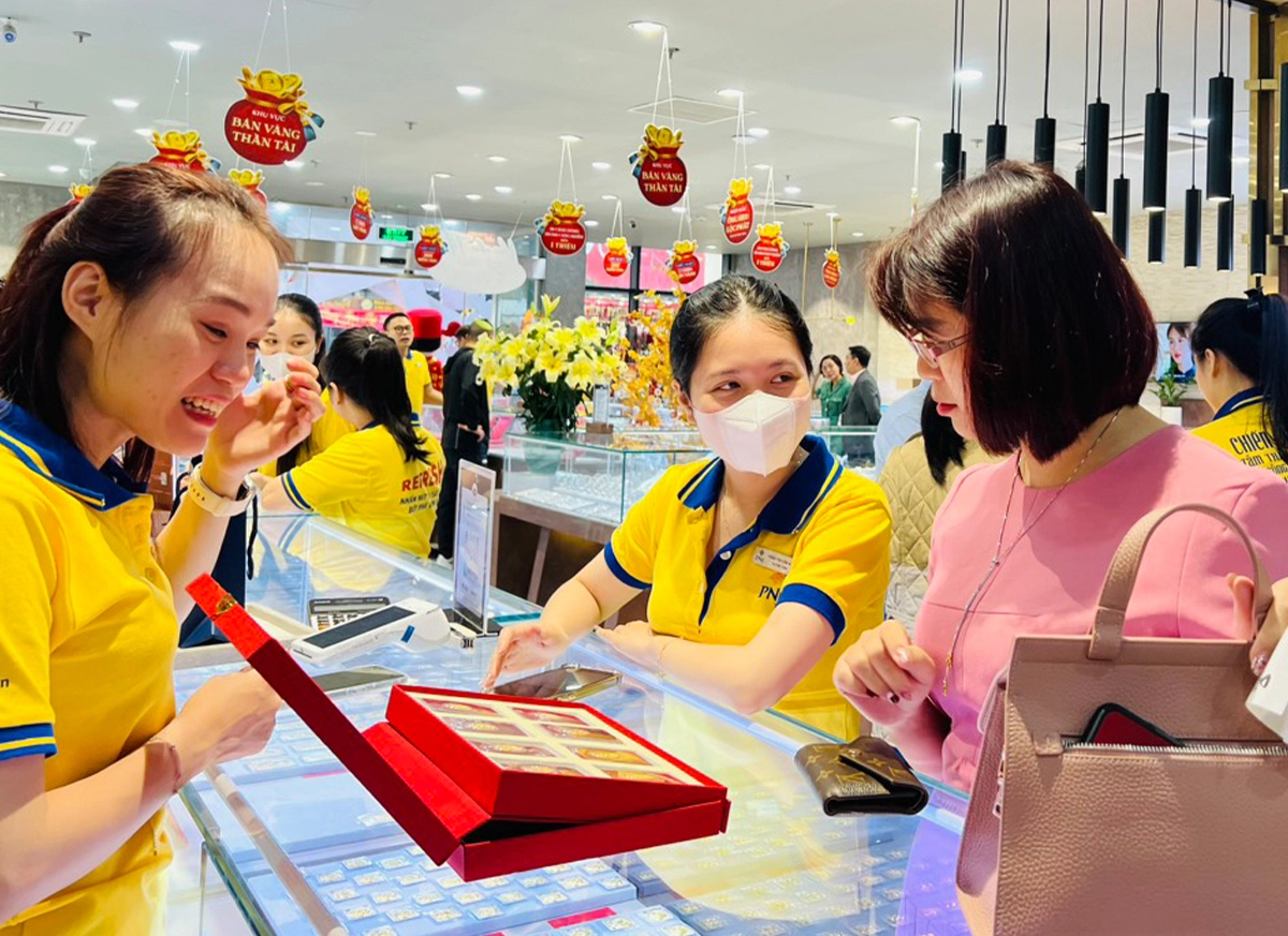 Công ty vàng bạc đá quý này trả lương đến 78 triệu đồng/tháng: Có phải nhờ lãi vàng miếng không?- Ảnh 2.