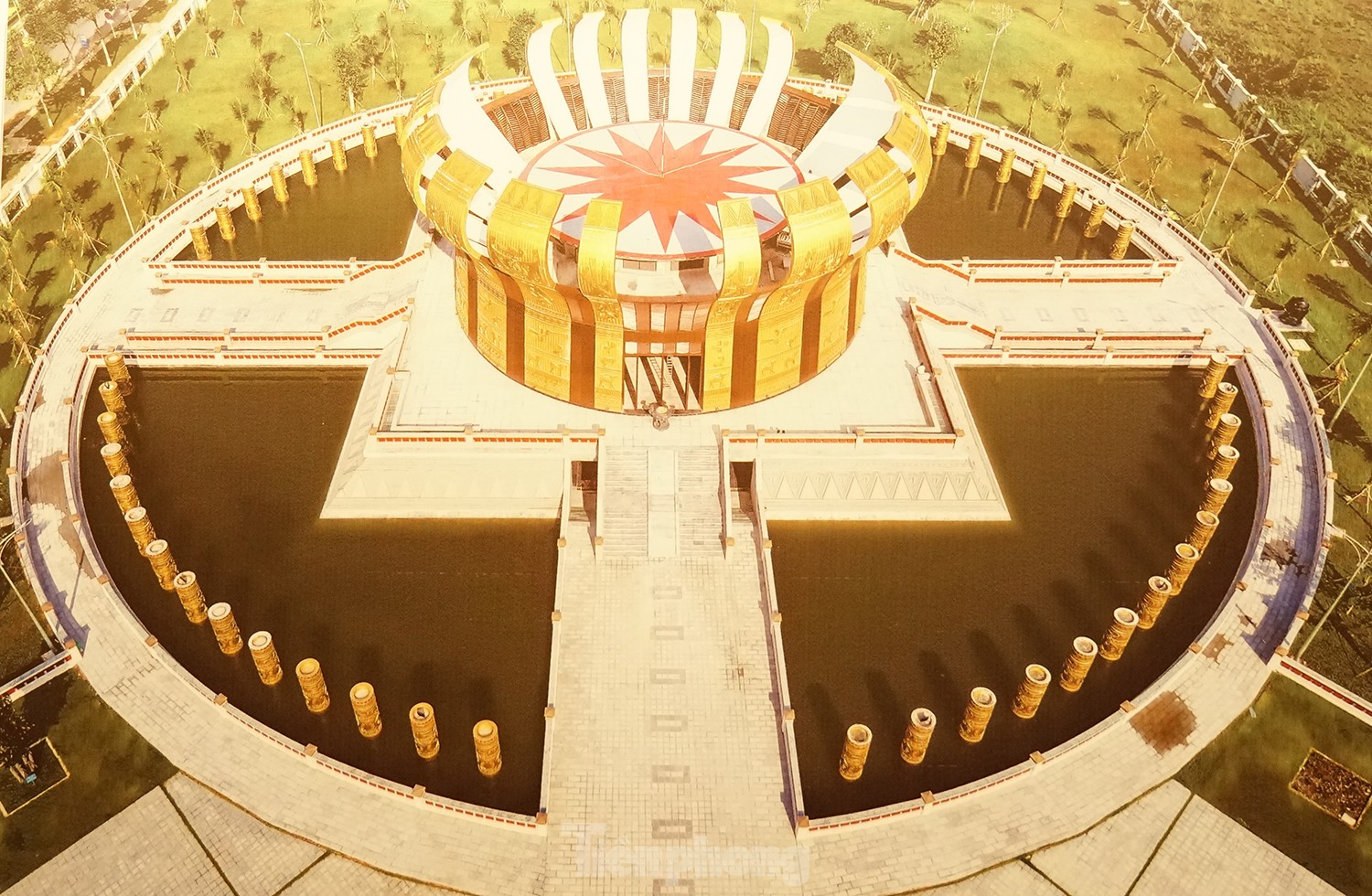 Đền thờ Vua Hùng tại Cần Thơ đông đúc trước ngày giỗ Tổ - Ảnh 12.