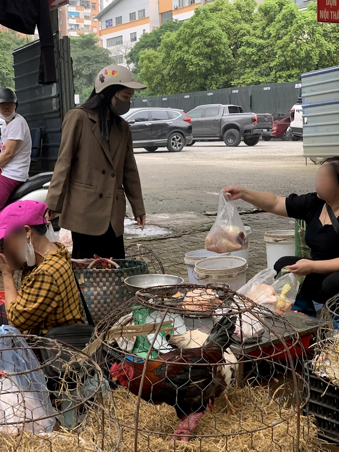 Nguy cơ ngộ độc thực phẩm mùa nắng nóng: Rùng mình với cảnh bày bán thực phẩm mất vệ sinh- Ảnh 6.