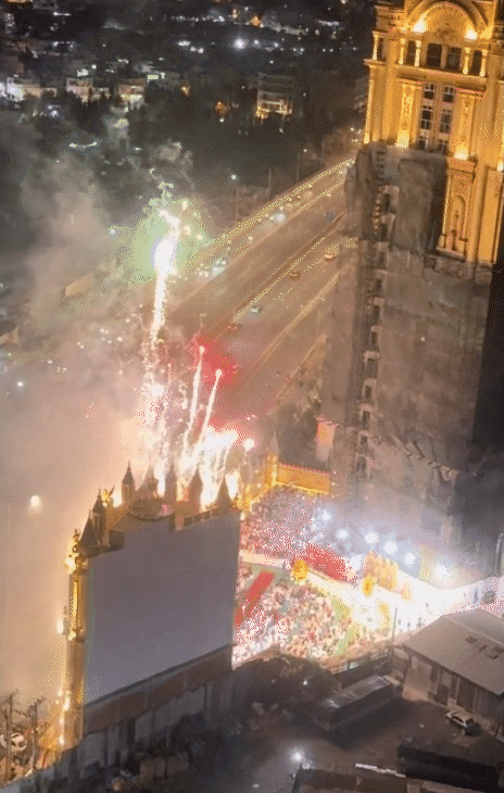 Tòa lâu đài "mỏng dính" với hình thù kỳ lạ như chiếc đồng hồ cổ, ai đi qua cũng ngẩn ngơ ngước nhìn- Ảnh 8.