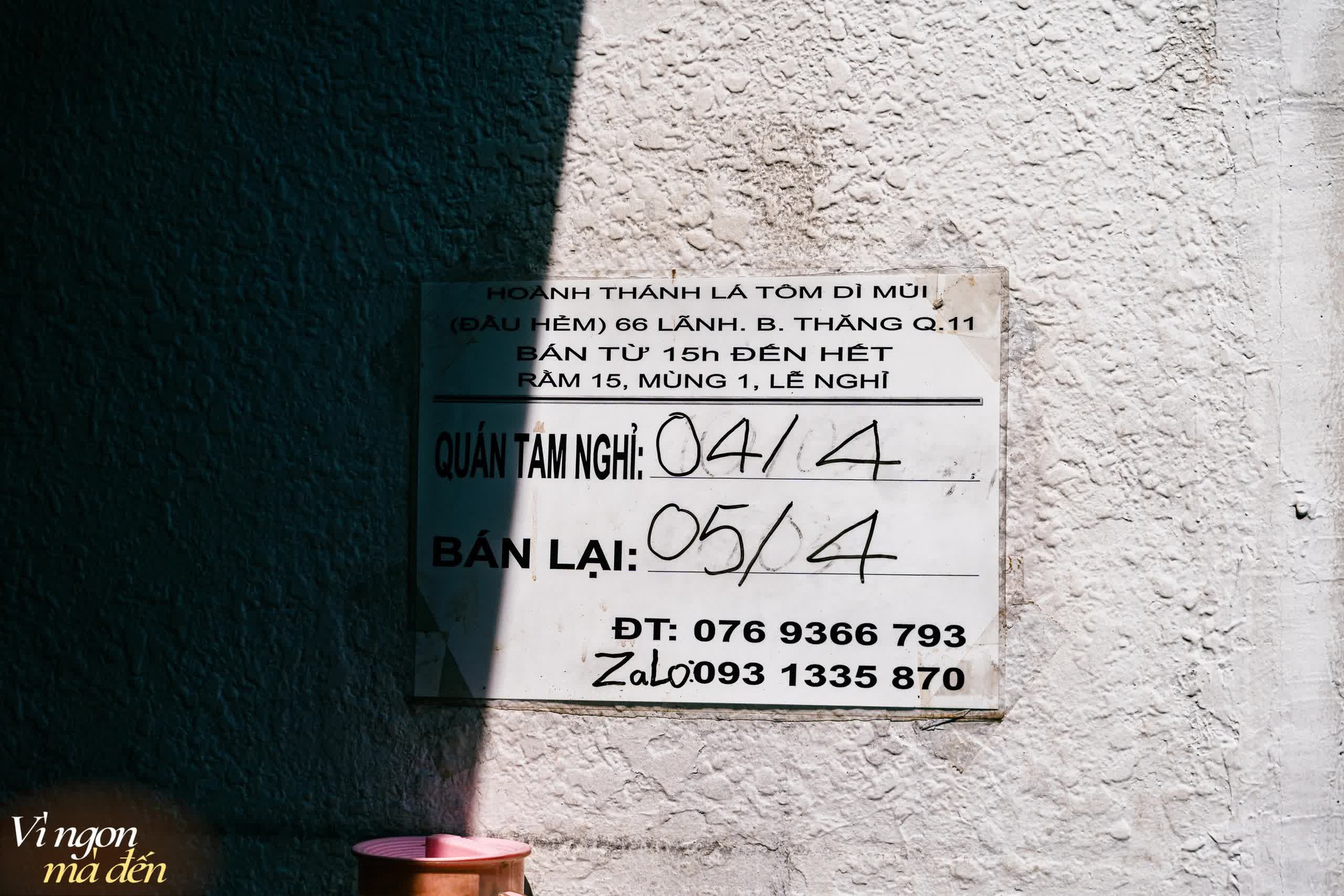 Tiệm hoành thánh lá đầy ắp tôm khô của cô chủ vui tính, bán 10 nồi trong 2 tiếng là hết hàng, nhất quyết không bán thêm vì... "hết sức rồi!" - Ảnh 18.