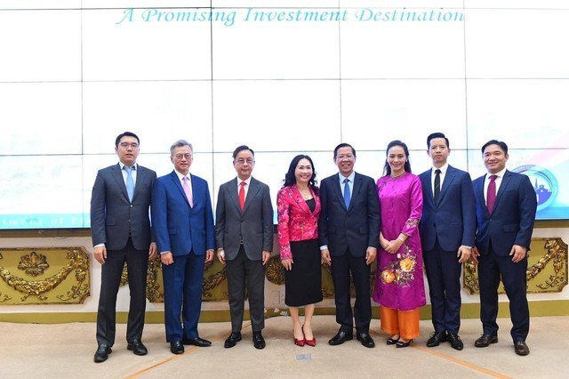 Trước đề xuất liên quan đến SCB, tập đoàn của tỷ phú Lý Gia Thành từng muốn hợp tác với bà Trương Mỹ Lan từ 2022, đã đầu tư vào 1 loạt DN tại Việt Nam - Ảnh 1.