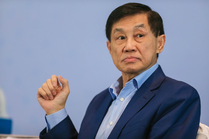 Tỉ phú Johnathan Hạnh Nguyễn: Cửa hàng miễn thuế sẽ Tỉ phú Johnathan Hạnh Nguyễn: Cửa hàng miễn thuế sẽ