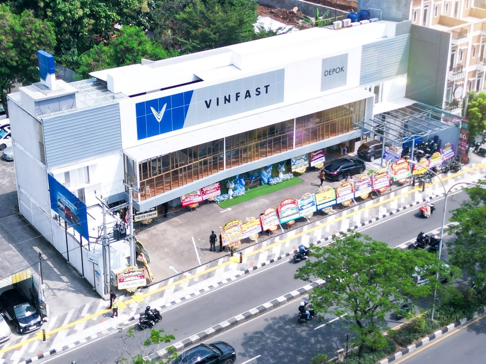 VinFast chính thức khai trương đại lý đầu tiên tại Indonesia - Ảnh 1.