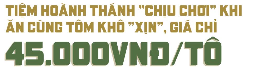 Tiệm hoành thánh lá đầy ắp tôm khô của cô chủ vui tính, bán 10 nồi trong 2 tiếng là hết hàng, nhất quyết không bán thêm vì... "hết sức rồi!" - Ảnh 2.