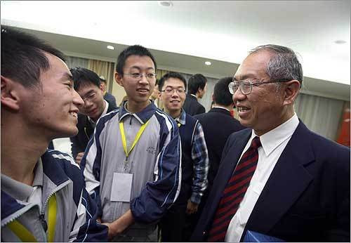 22 tuổi lấy bằng Tiến sĩ, 27 tuổi trở thành Giáo sư: Người đàn ông quyết tâm bỏ công việc danh giá tại Mỹ để về nước cống hiến - Ảnh 3. 22 tuổi lấy bằng Tiến sĩ, 27 tuổi trở thành Giáo sư: Người đàn ông quyết tâm bỏ công việc danh giá tại Mỹ để về nước cống hiến - Ảnh 3.
