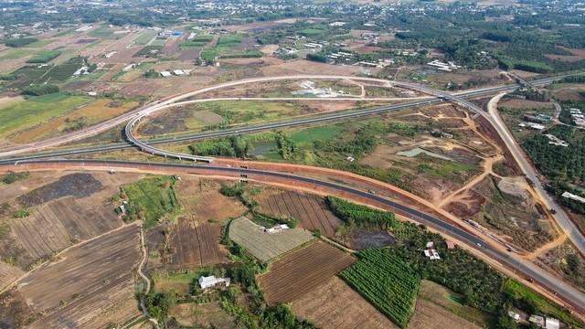 Doanh nghiệp quản lý đường cao tốc Dầu Giây - Phan Thiết vướng vào ‘lùm xùm’ bị cắt điện chiếu sáng vì thiếu gần 47 triệu tiền điện - Ảnh 2.