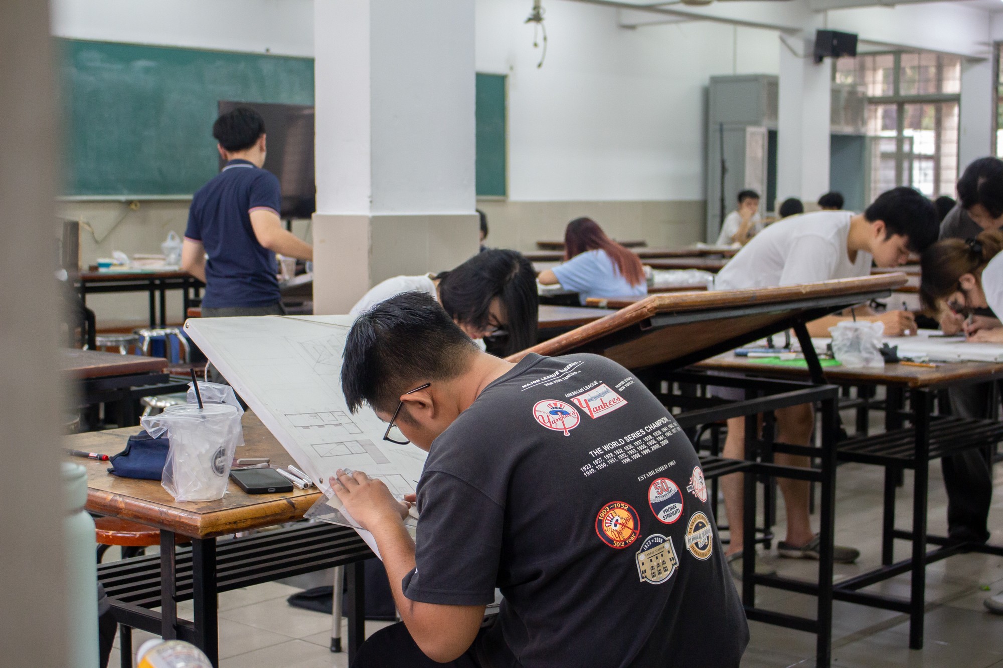 Một trường ĐH được xây theo thiết kế của sinh viên, nằm ngay cạnh hồ con Rùa, tỷ lệ chọi ngành hot lên đến 1/15- Ảnh 11.