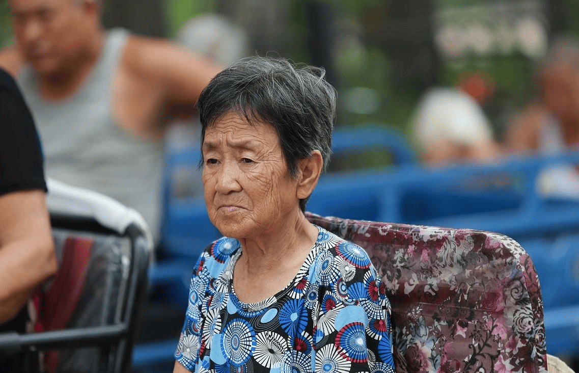 Bà lão 71 tuổi ôm 5,2 tỷ tiền đền bù, dọn vào khách sạn 4 sao ở vì