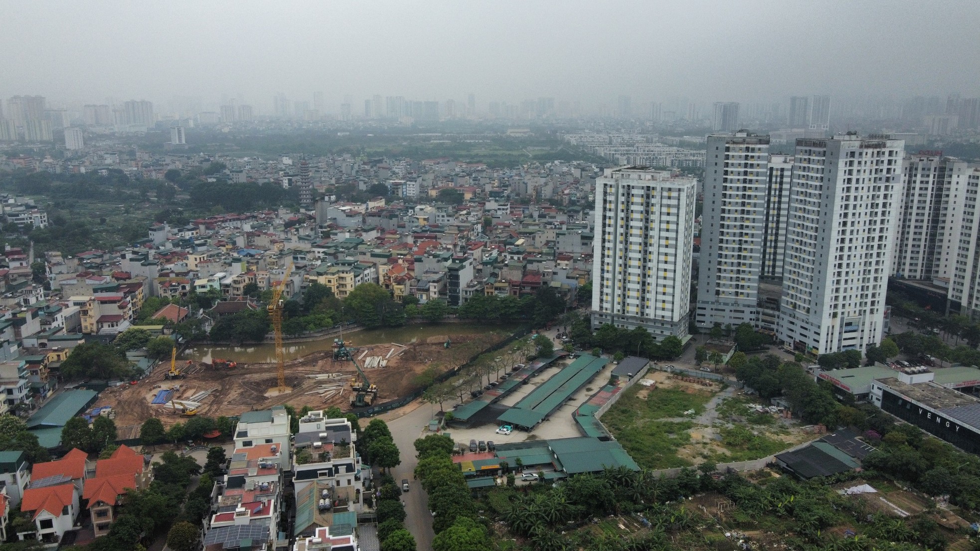 Khu đất 'mọc' bãi xe lậu nơi phường đông dân nhất Hà Nội chuẩn bị xây trường học - Ảnh 6.
