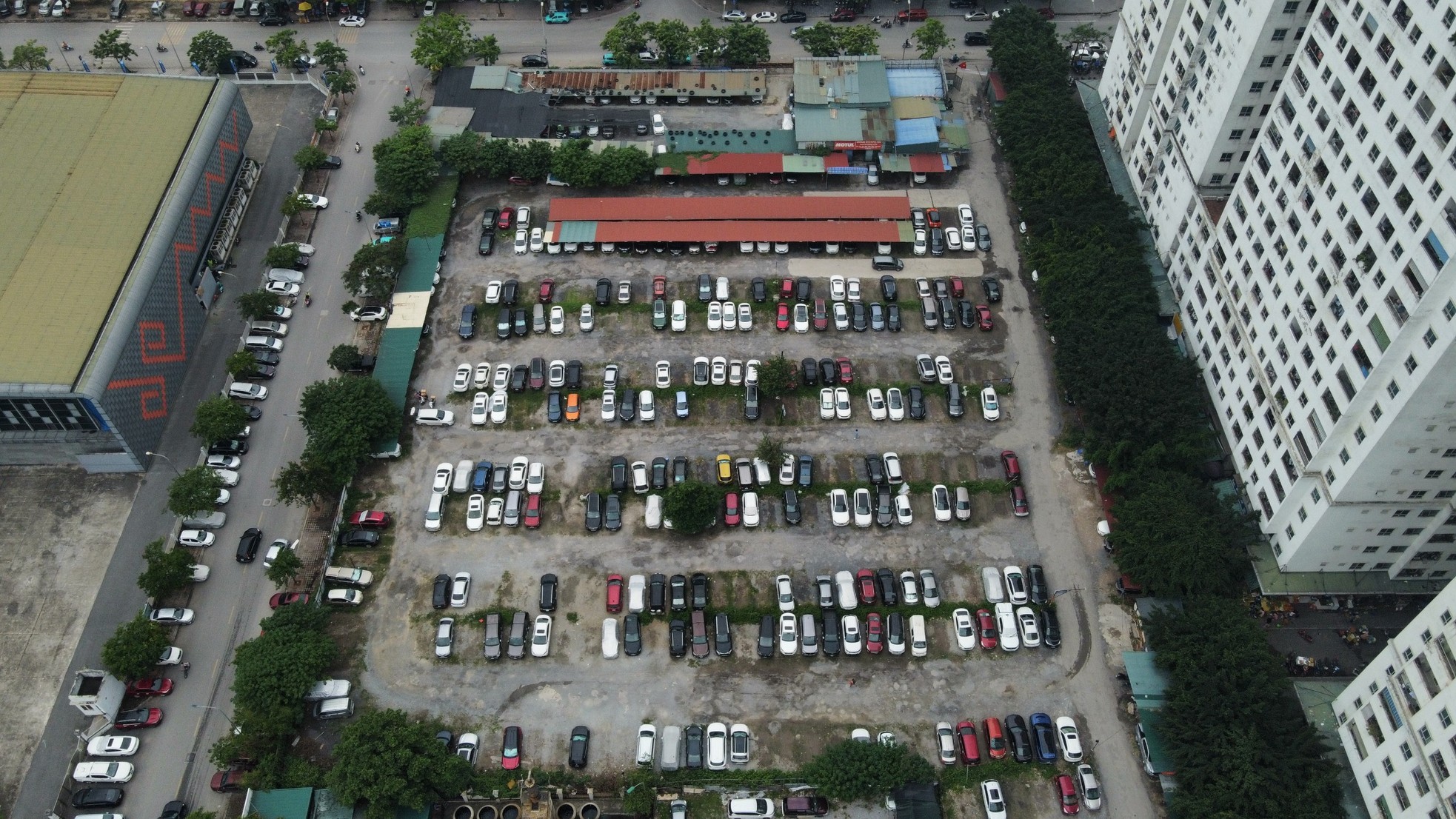 Khu đất 'mọc' bãi xe lậu nơi phường đông dân nhất Hà Nội chuẩn bị xây trường học - Ảnh 3.