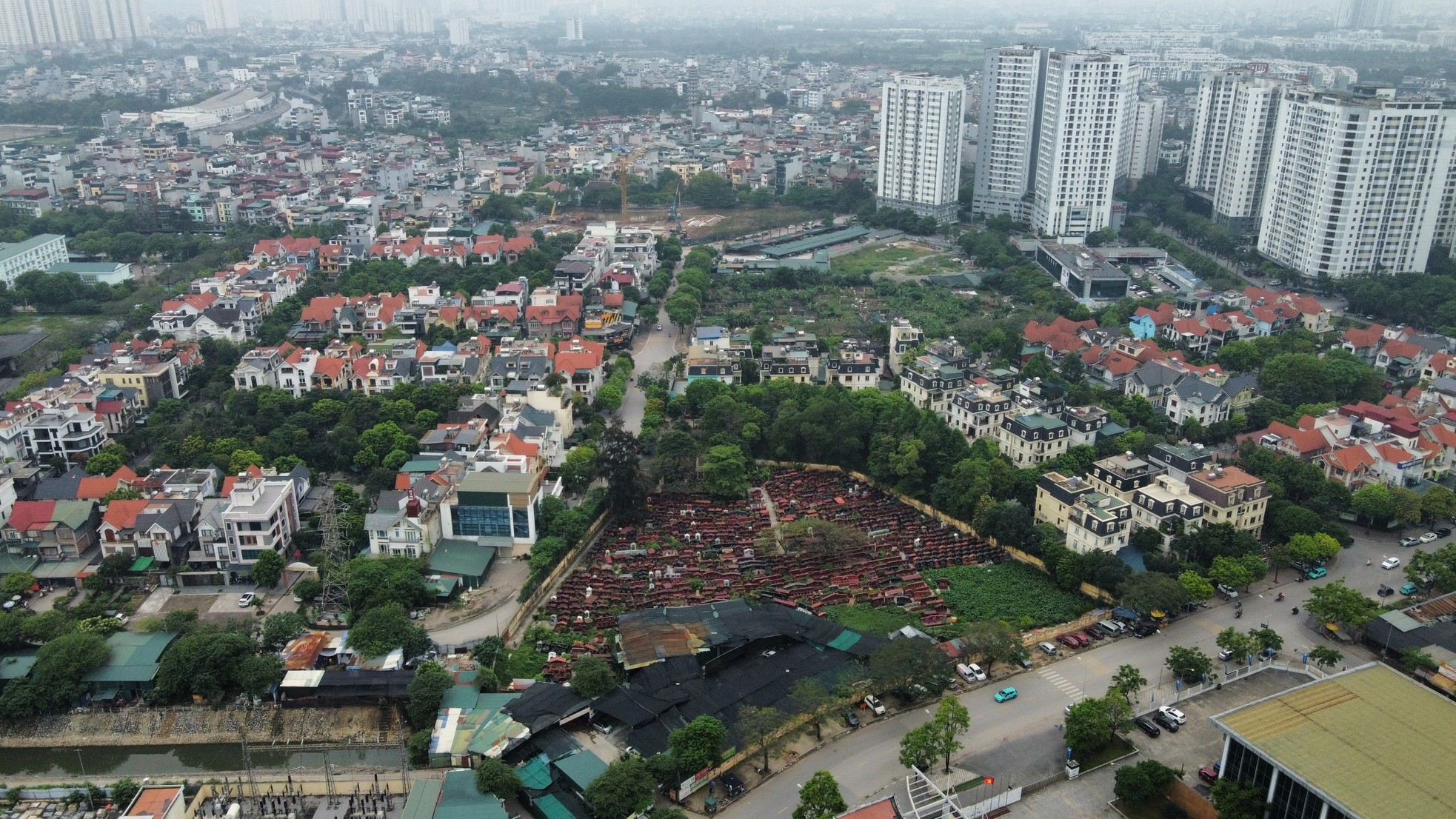 Khu đất 'mọc' bãi xe lậu nơi phường đông dân nhất Hà Nội chuẩn bị xây trường học - Ảnh 5.