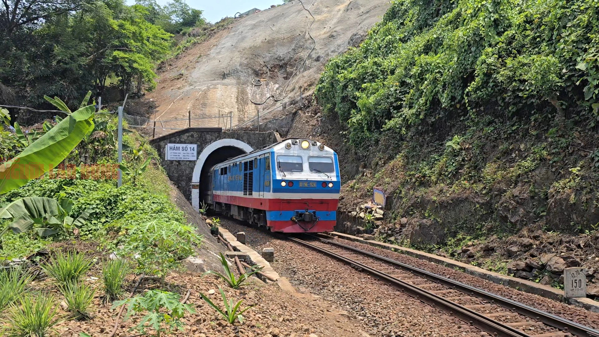 Hình ảnh xuống cấp tại hầm đường sắt dài nhất đèo Hải Vân- Ảnh 1.
