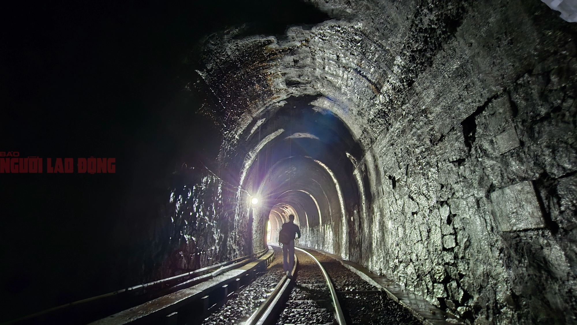 Hình ảnh xuống cấp tại hầm đường sắt dài nhất đèo Hải Vân- Ảnh 2.