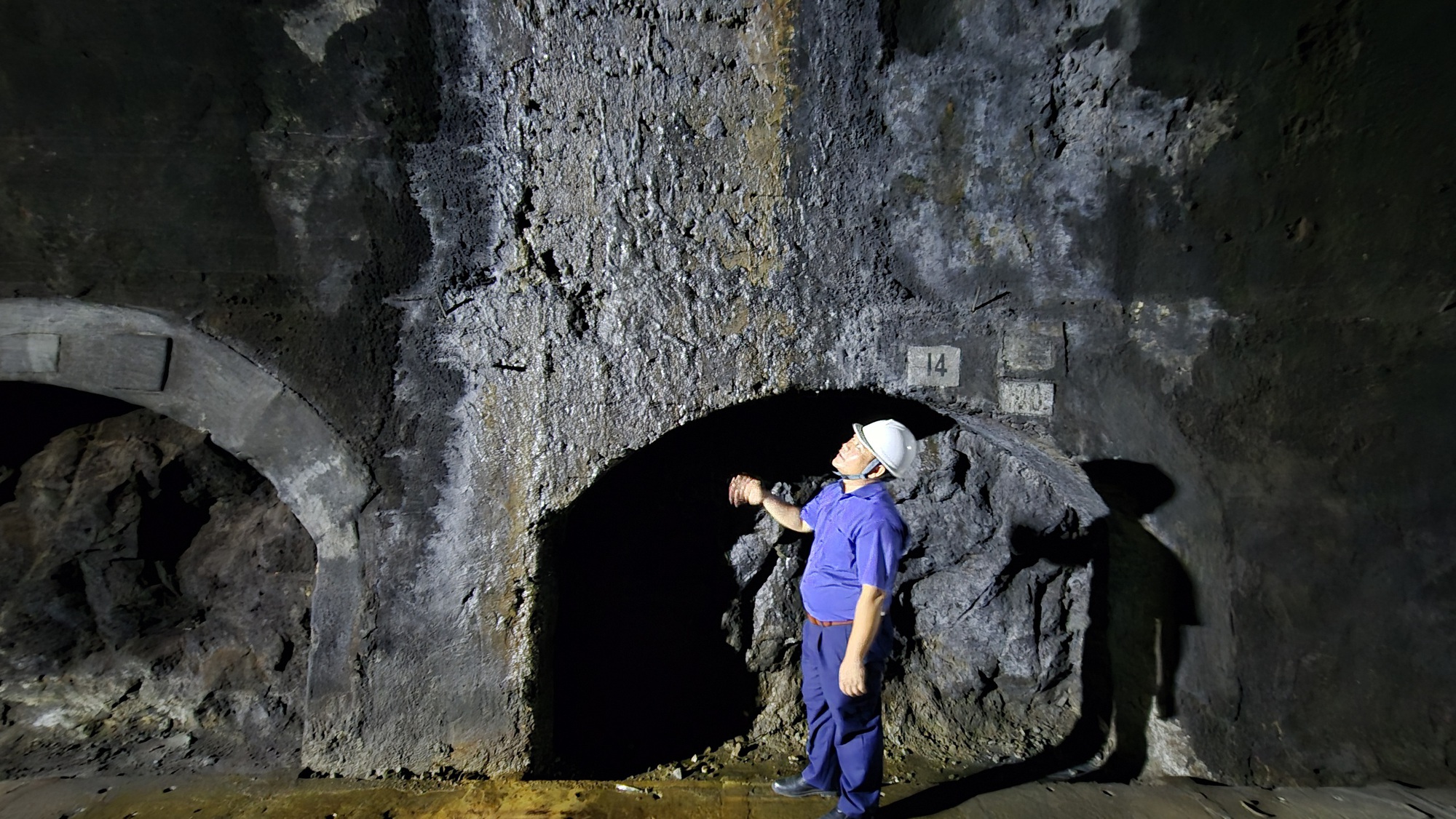 Hình ảnh xuống cấp tại hầm đường sắt dài nhất đèo Hải Vân- Ảnh 7.