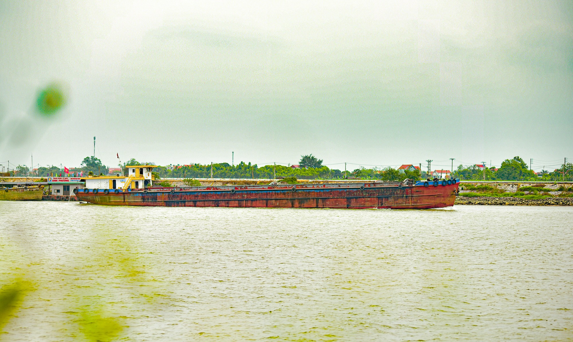 Loại hình vận tải siêu rẻ chỉ bằng ¼ đường bộ, ½ đường sắt, tốn chưa đến 2% vốn đầu tư nhưng vận chuyển đến 18% hàng hoá của Việt Nam- Ảnh 2. Loại hình vận tải siêu rẻ chỉ bằng ¼ đường bộ, ½ đường sắt, tốn chưa đến 2% vốn đầu tư nhưng vận chuyển đến 18% hàng hoá của Việt Nam- Ảnh 2.