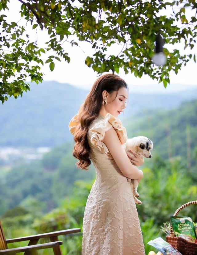 Nữ ca sĩ là đại gia ngầm Vbiz, từ bỏ showbiz 13 năm, ở nhà trồng cây, nuôi chó mèo và ăn chay- Ảnh 1.