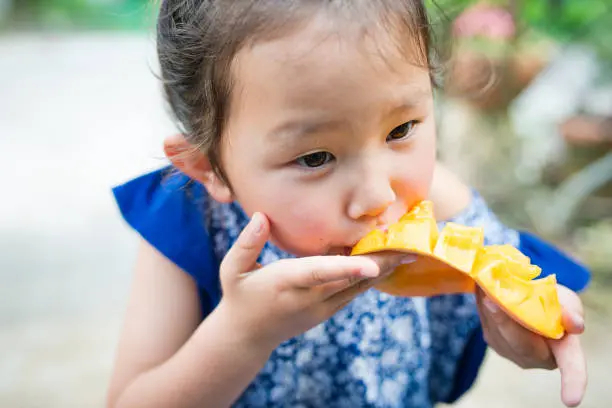 Nghiên cứu tâm lý: 1 đứa trẻ không thích làm 3 việc sau chứng tỏ lòng tự trọng cực thấp, cha mẹ cần can thiệp- Ảnh 1.