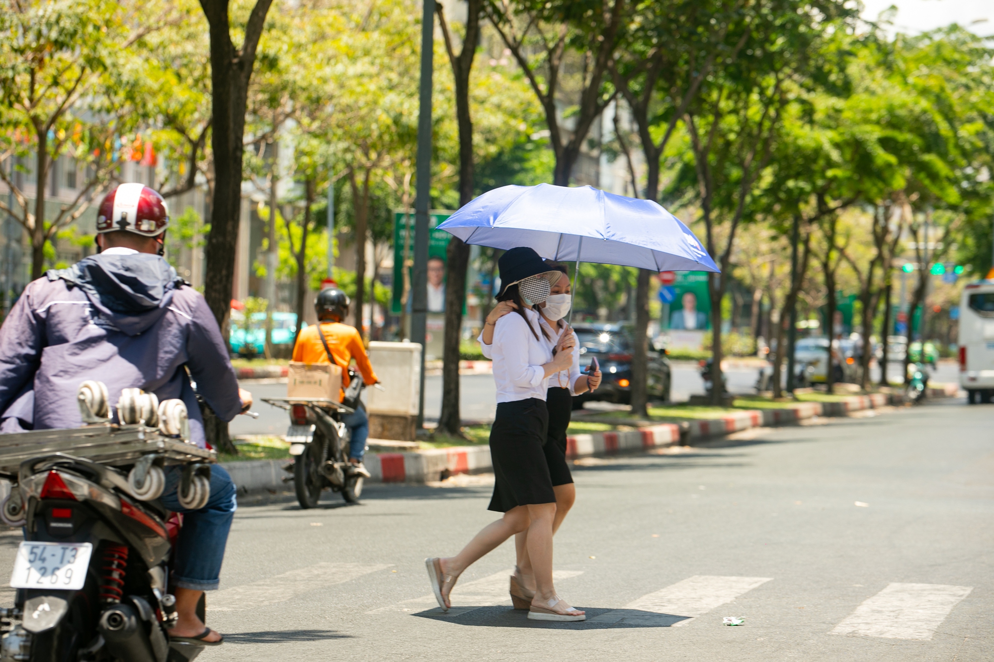 Nóng hầm hập như 