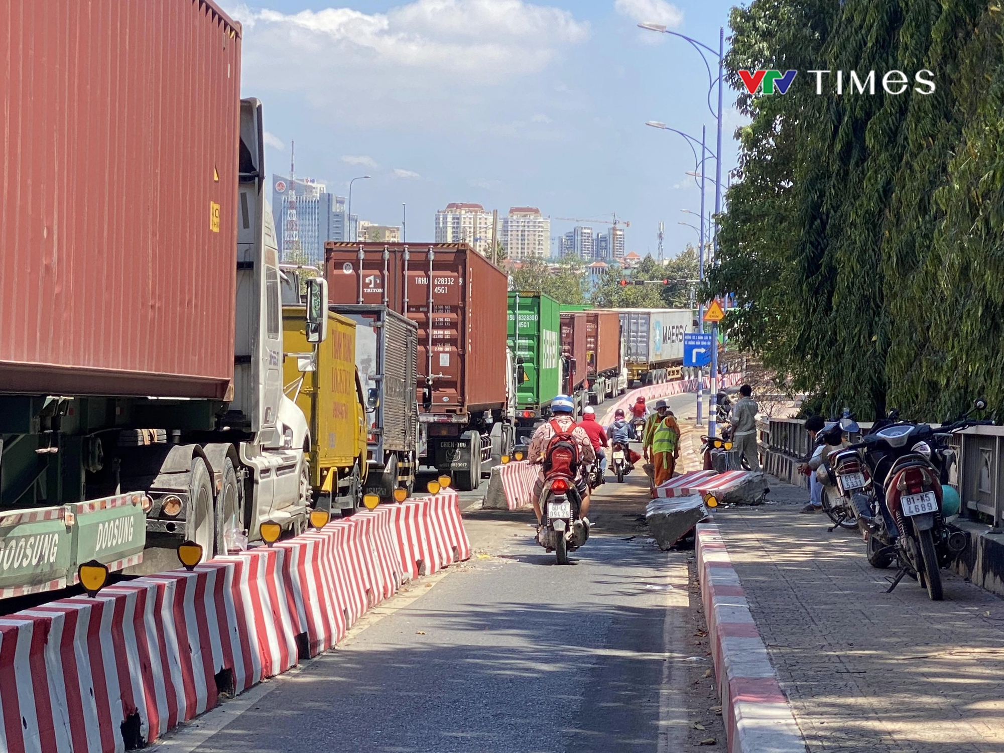 Cửa ngõ phía Đông TP Hồ Chí Minh kẹt xe dài hàng km ngày đầu kỳ nghỉ lễ - Ảnh 6.
