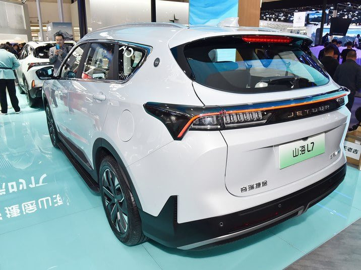 Hãng xe chuẩn bị vào Việt Nam sắp tung ra siêu phẩm SUV cỡ trung chỉ 'ăn' xăng 1,38 lít/100km, thách thức Mazda CX-5 - Ảnh 3. Hãng xe chuẩn bị vào Việt Nam sắp tung ra siêu phẩm SUV cỡ trung chỉ 'ăn' xăng 1,38 lít/100km, thách thức Mazda CX-5 - Ảnh 3.