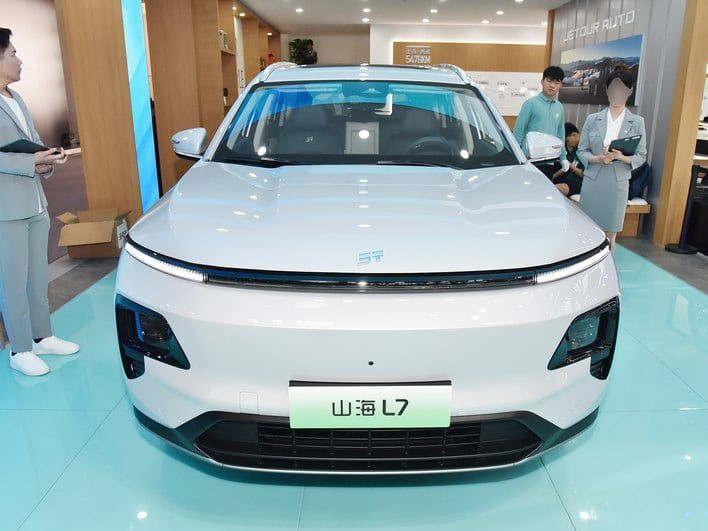 Hãng xe chuẩn bị vào Việt Nam sắp tung ra siêu phẩm SUV cỡ trung chỉ 'ăn' xăng 1,38 lít/100km, thách thức Mazda CX-5 - Ảnh 2. Hãng xe chuẩn bị vào Việt Nam sắp tung ra siêu phẩm SUV cỡ trung chỉ 'ăn' xăng 1,38 lít/100km, thách thức Mazda CX-5 - Ảnh 2.