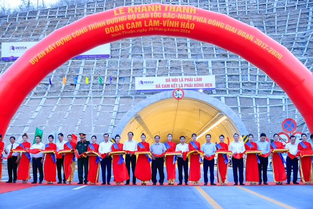 Khánh thành thêm 2 dự án huyết mạch, cả nước có hơn 2.000 km cao tốc - Ảnh 1. Khánh thành thêm 2 dự án huyết mạch, cả nước có hơn 2.000 km cao tốc - Ảnh 1.