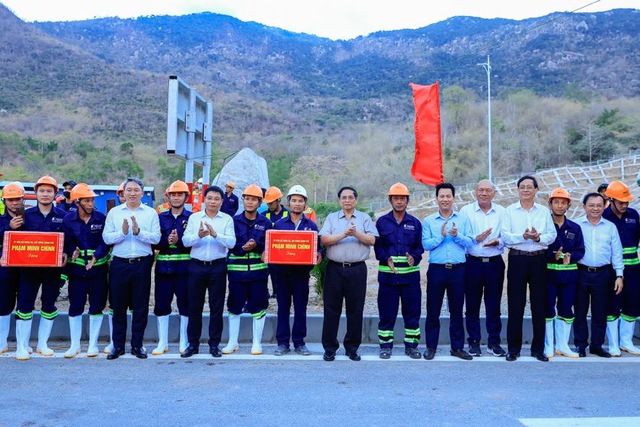 Khánh thành thêm 2 dự án huyết mạch, cả nước có hơn 2.000 km cao tốc - Ảnh 9. Khánh thành thêm 2 dự án huyết mạch, cả nước có hơn 2.000 km cao tốc - Ảnh 9.