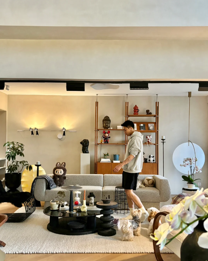 Tính toán đến ngoài 40 tuổi mới mua nổi nhà, chàng trai thuê penthouse 70 tỷ sống cùng 4 chú cún, mọi thứ như trong mơ - Ảnh 1.