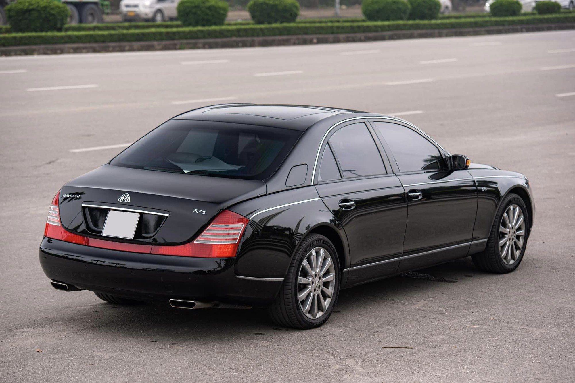 Nhiều người thích chiếc Maybach này hơn cả đời mới: Hàng hiếm 9 tỷ đồng ví như Rolls-Royce - Ảnh 2.