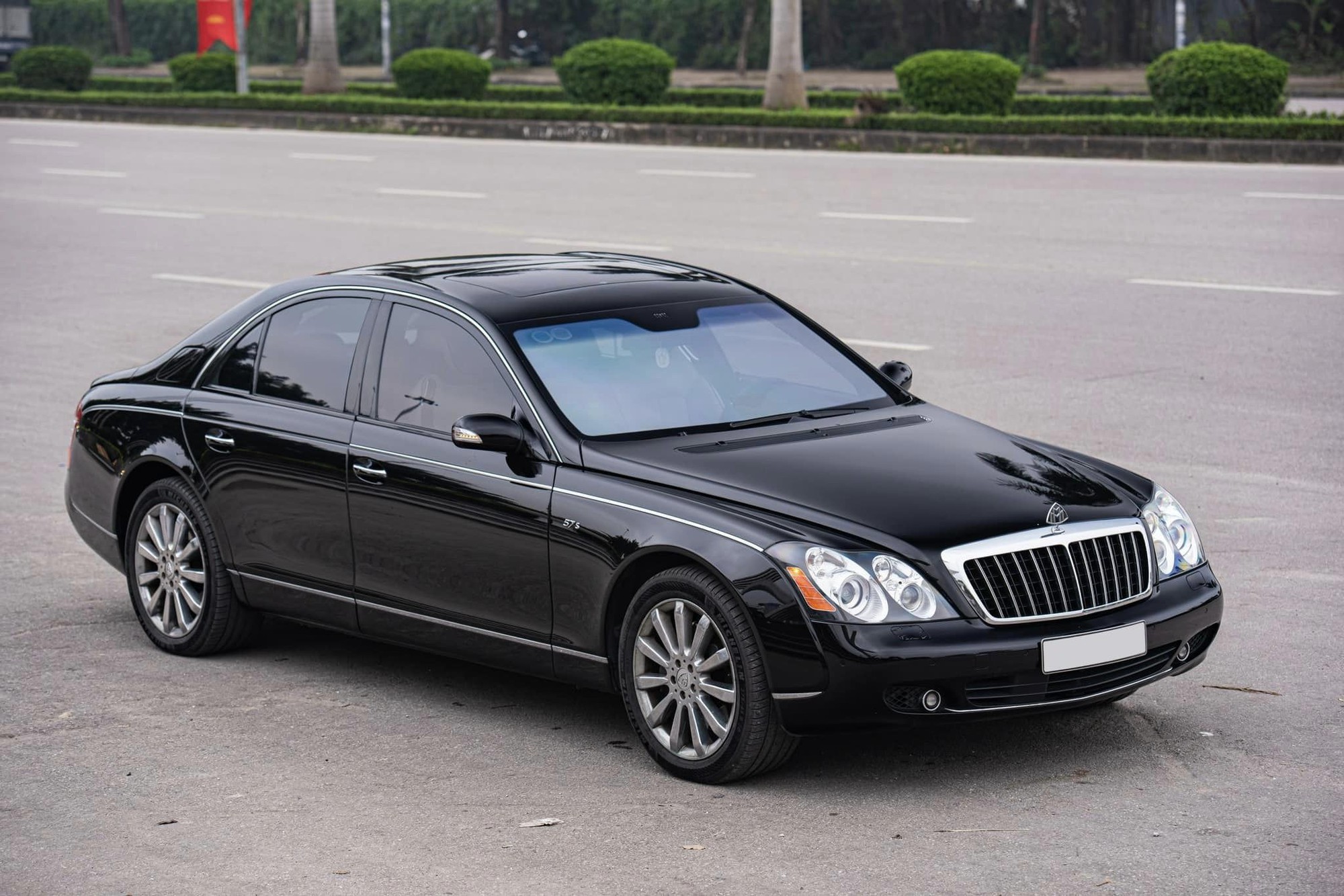 Nhiều người thích chiếc Maybach này hơn cả đời mới: Hàng hiếm 9 tỷ đồng ví như Rolls-Royce - Ảnh 1.